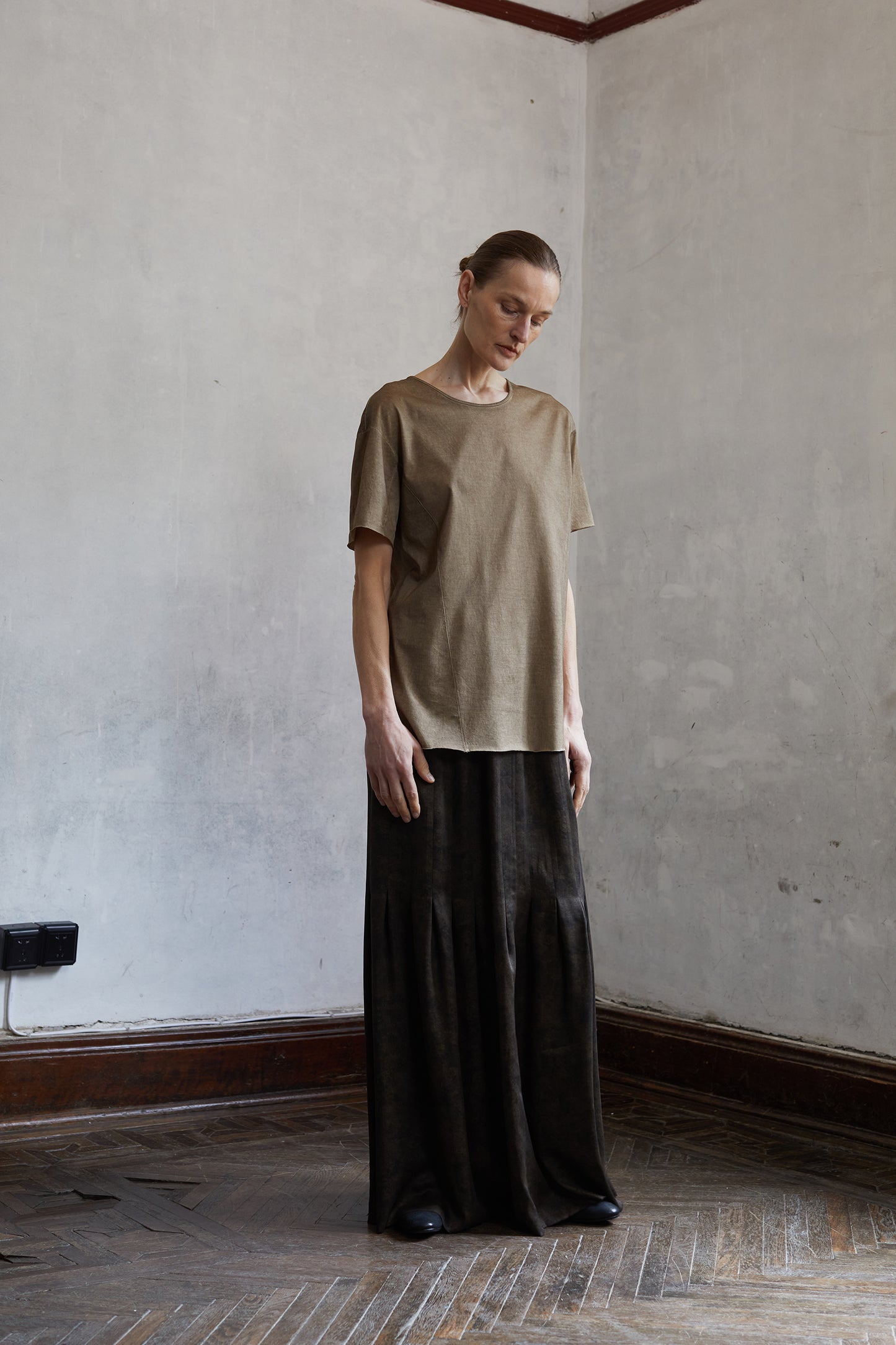 Dyed, aged and versatile mulberry silk crew neck t-shirt