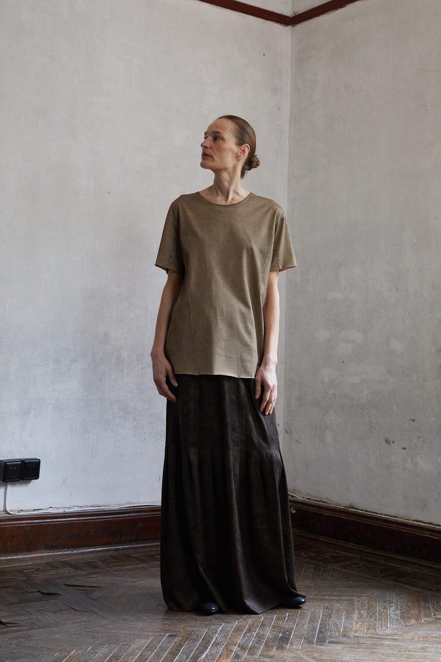 Dyed, aged and versatile mulberry silk crew neck t-shirt