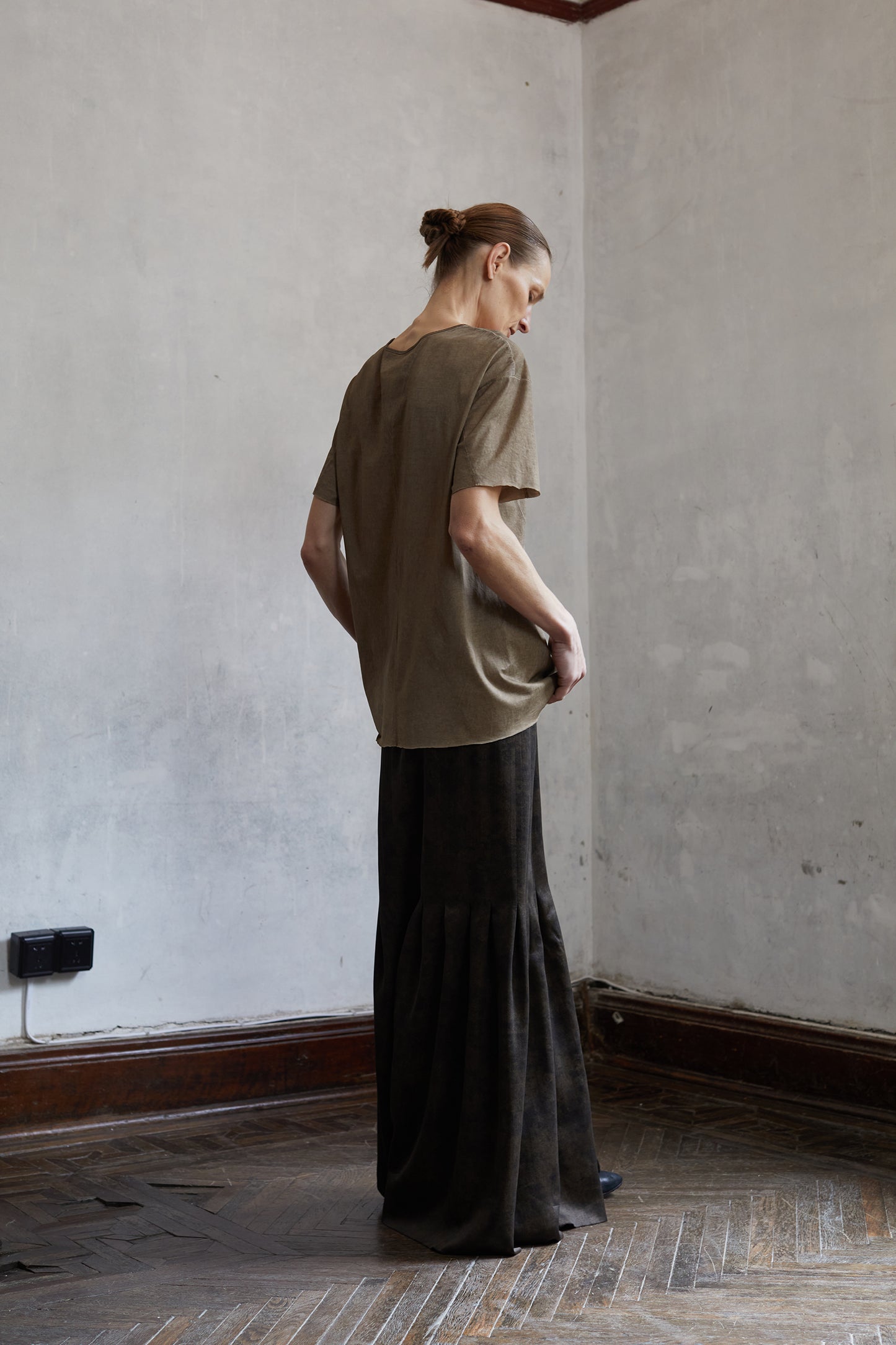 Dyed, aged and versatile mulberry silk crew neck t-shirt