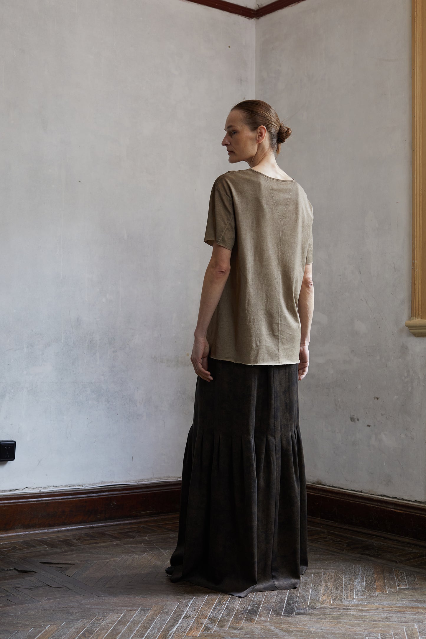 Dyed, aged and versatile mulberry silk crew neck t-shirt