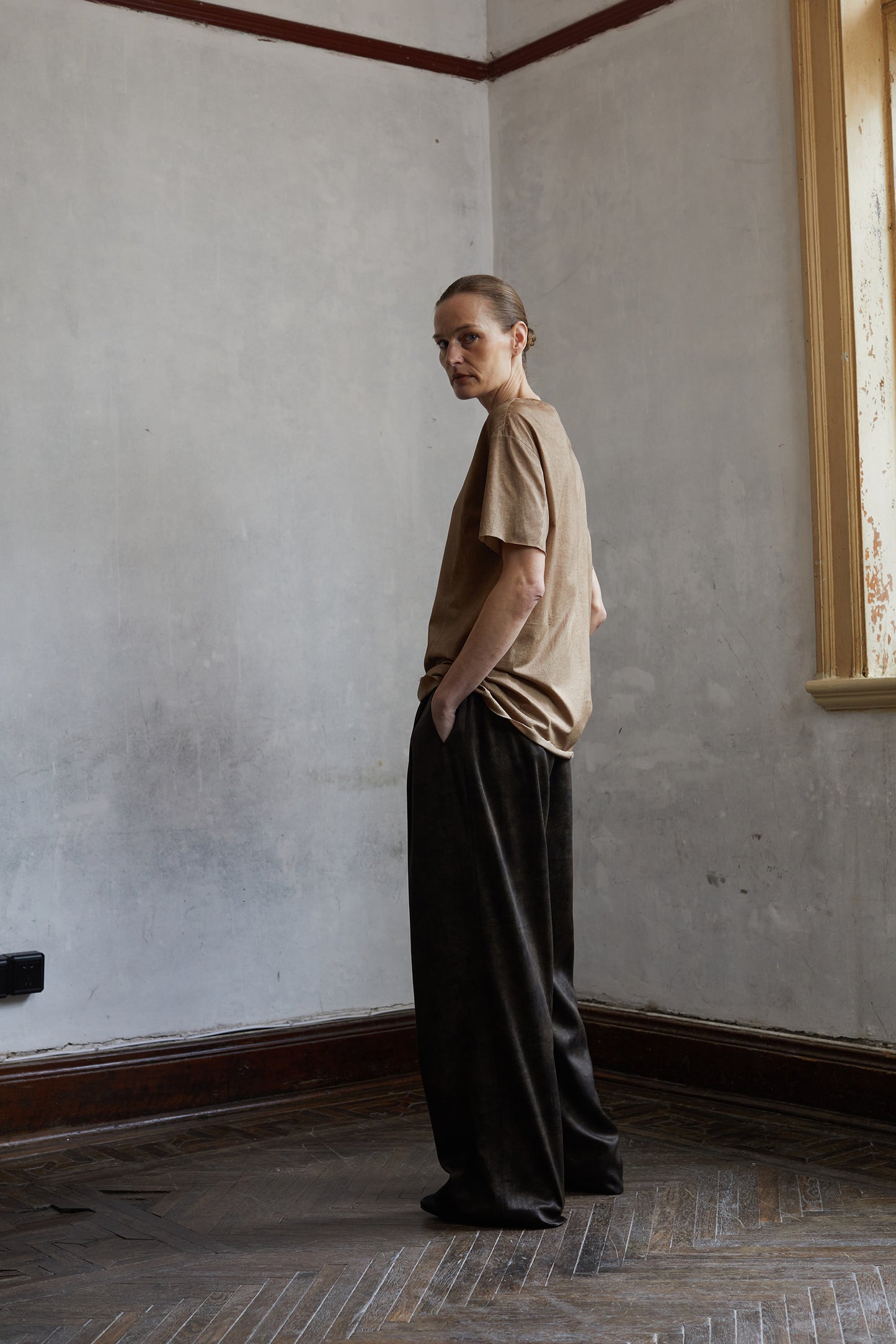 Dyed, aged and versatile mulberry silk crew neck t-shirt